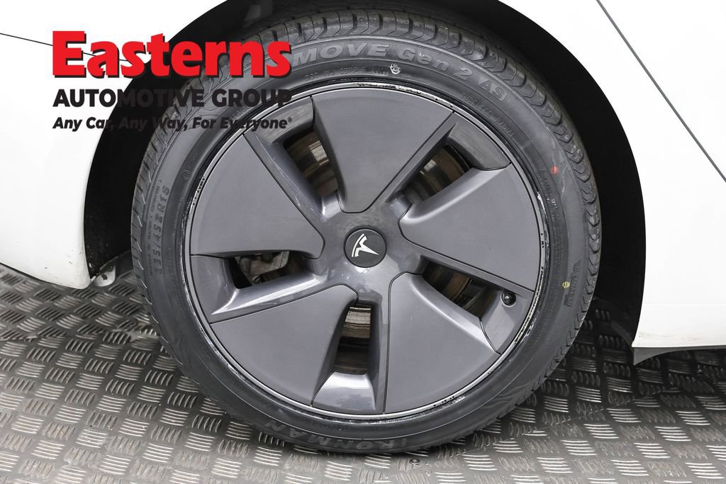 Used 2023 Tesla Model 3 Standard Range image 9