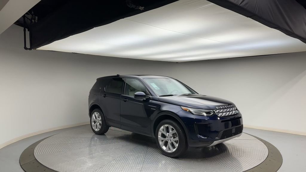 Used 2023 Land Rover Discovery Sport SE image 2