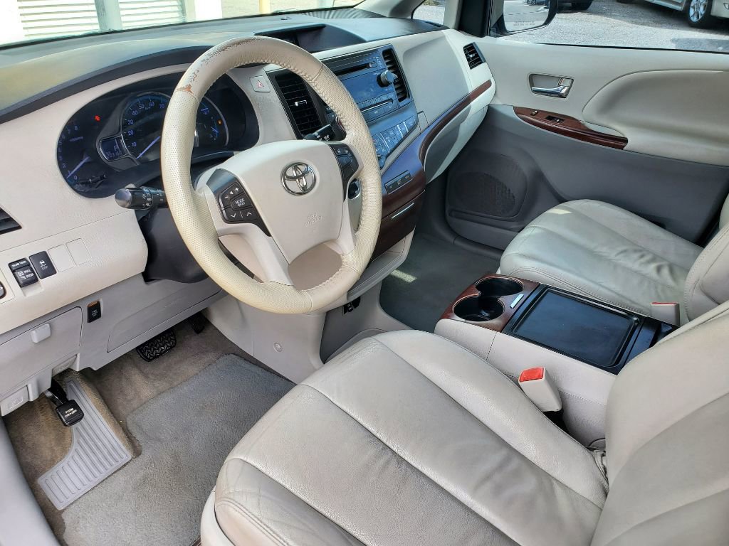 Used 2012 Toyota Sienna XLE FWD image 15