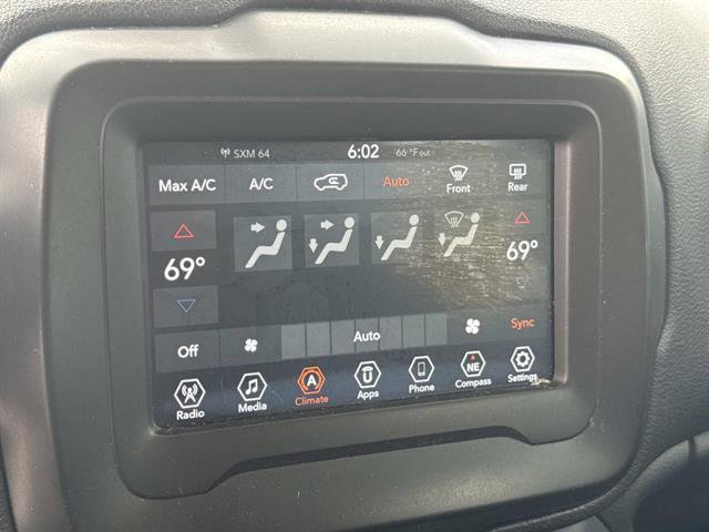 Used 2020 Jeep Renegade Altitude FWD image 17