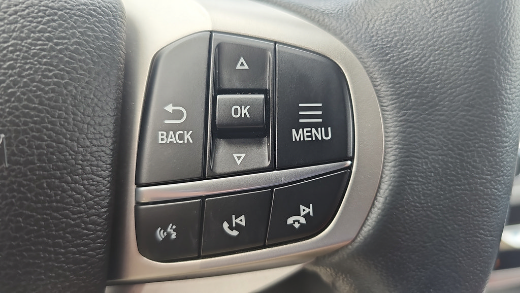 Used 2022 Ford Explorer XLT w/ Equipment Group 202A AWD/4WD image 17