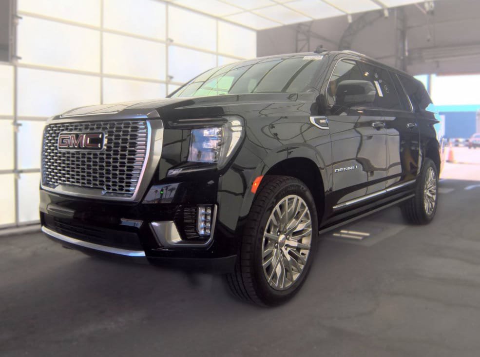 Used 2023 GMC Yukon XL Denali w/ Max Trailering Package AWD/4WD image 1