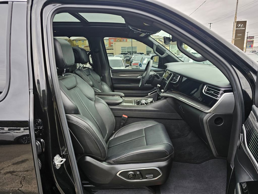 Used 2022 Jeep Wagoneer Series III w/ Premium Group I image 12