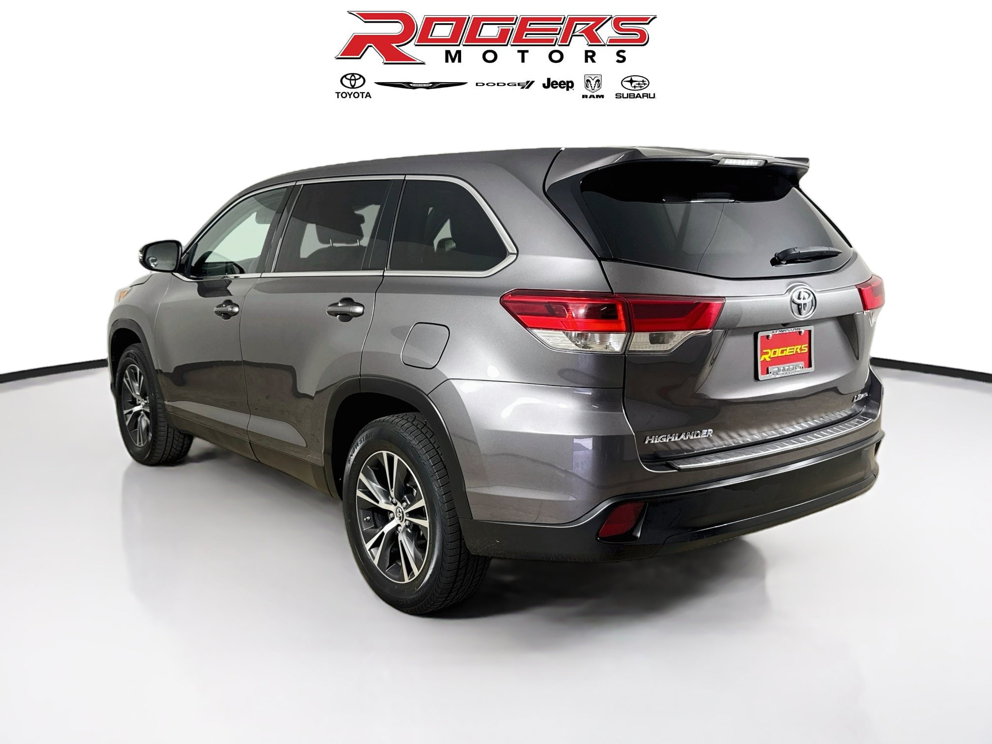 Used 2019 Toyota Highlander LE AWD/4WD image 11