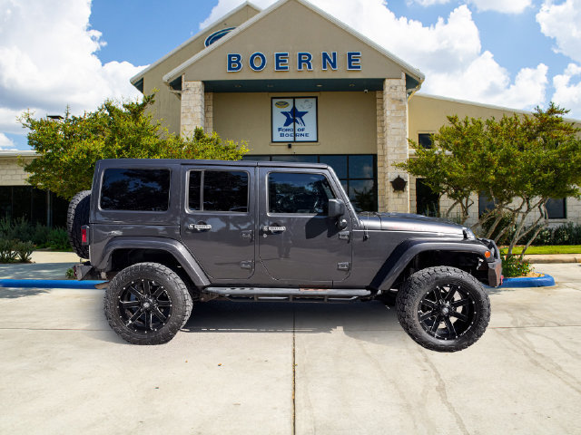 Used 2017 Jeep Wrangler Unlimited Rubicon w/ Connectivity Group AWD/4WD image 6