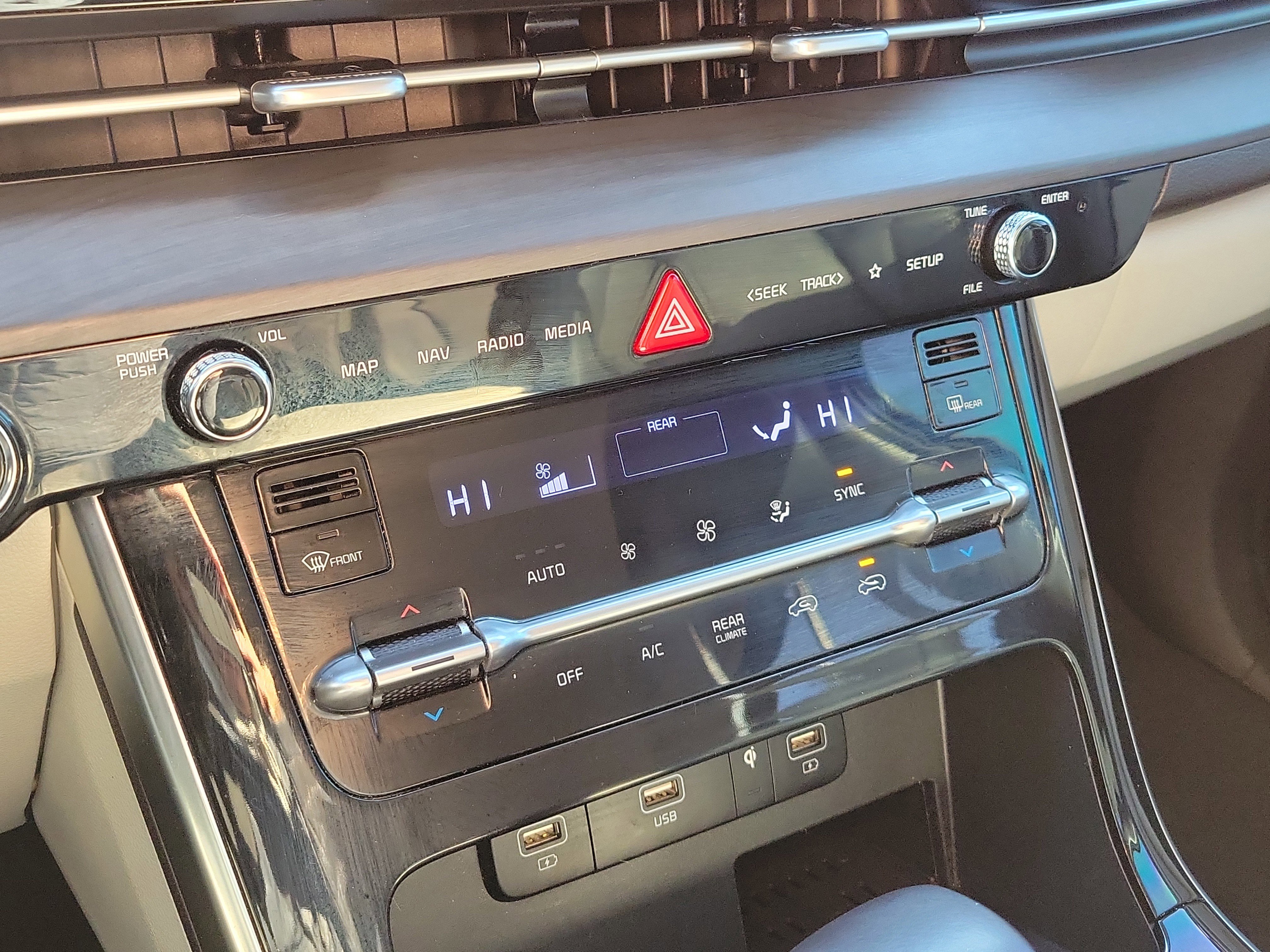 Certified 2022 Kia Carnival EX image 35