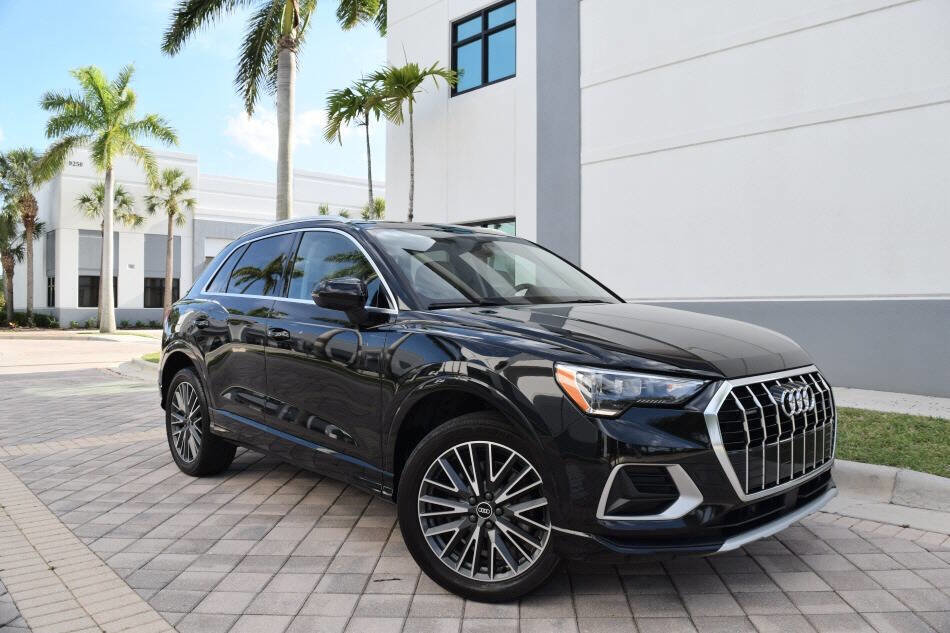 Used 2022 Audi Q3 2.0T Premium w/ Convenience Package AWD/4WD image 1