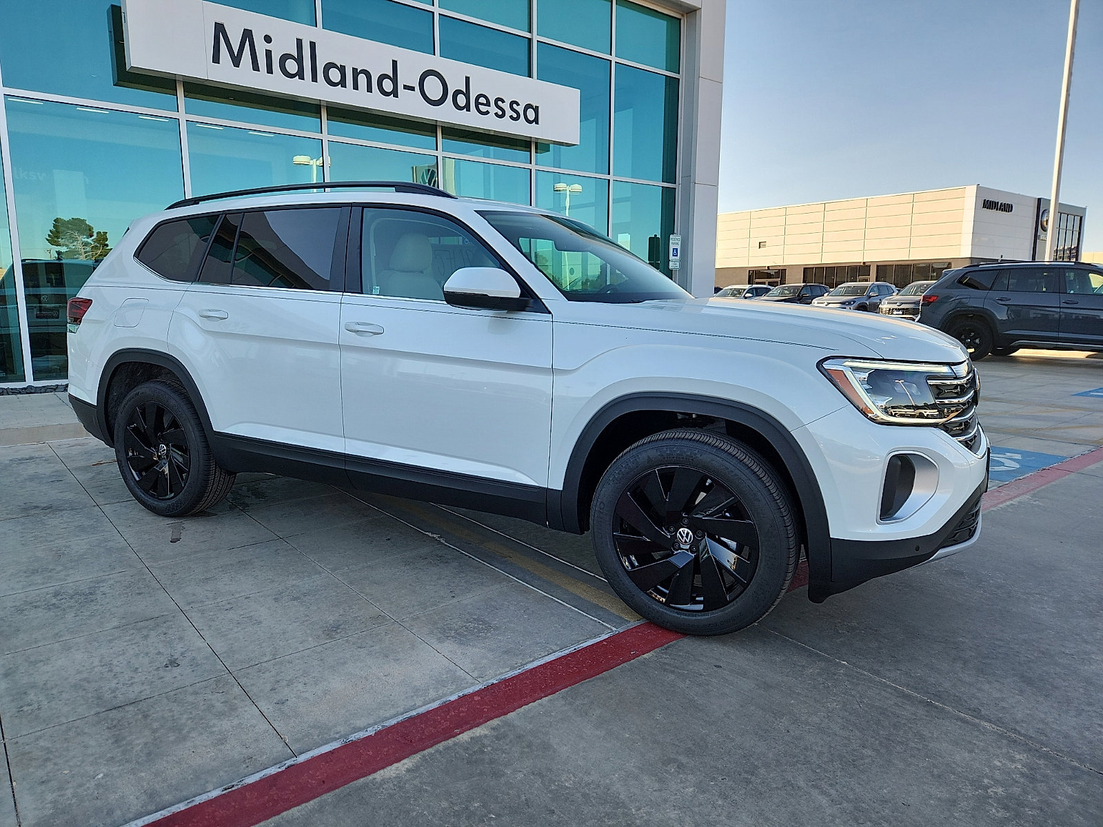New 2026 Volkswagen Atlas SE image 8