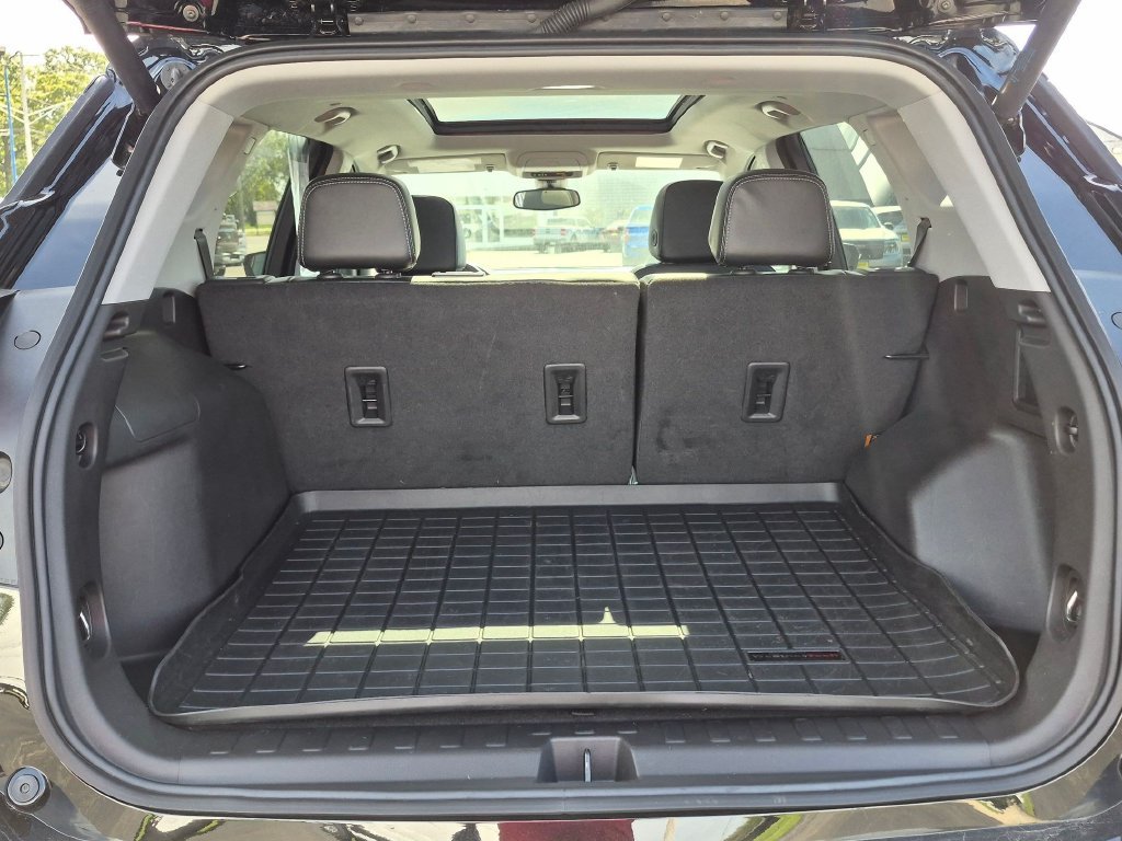 Used 2024 GMC Terrain SLT w/ Infotainment Package II AWD/4WD image 24