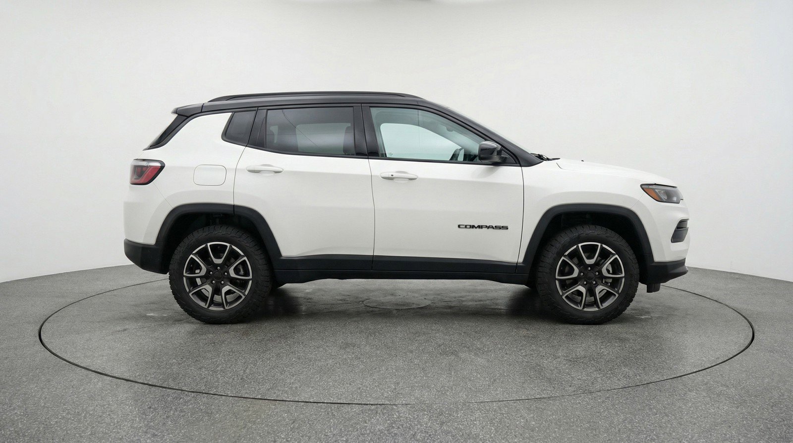 Used 2025 Jeep Compass Trailhawk AWD/4WD image 11