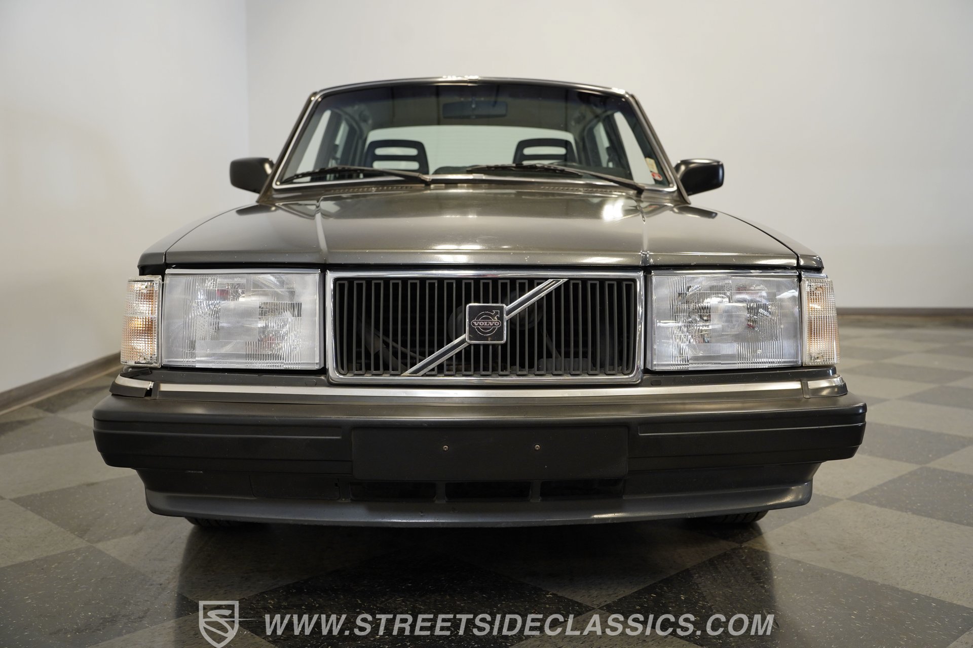 Used 1988 Volvo 240 Sedan RWD image 18
