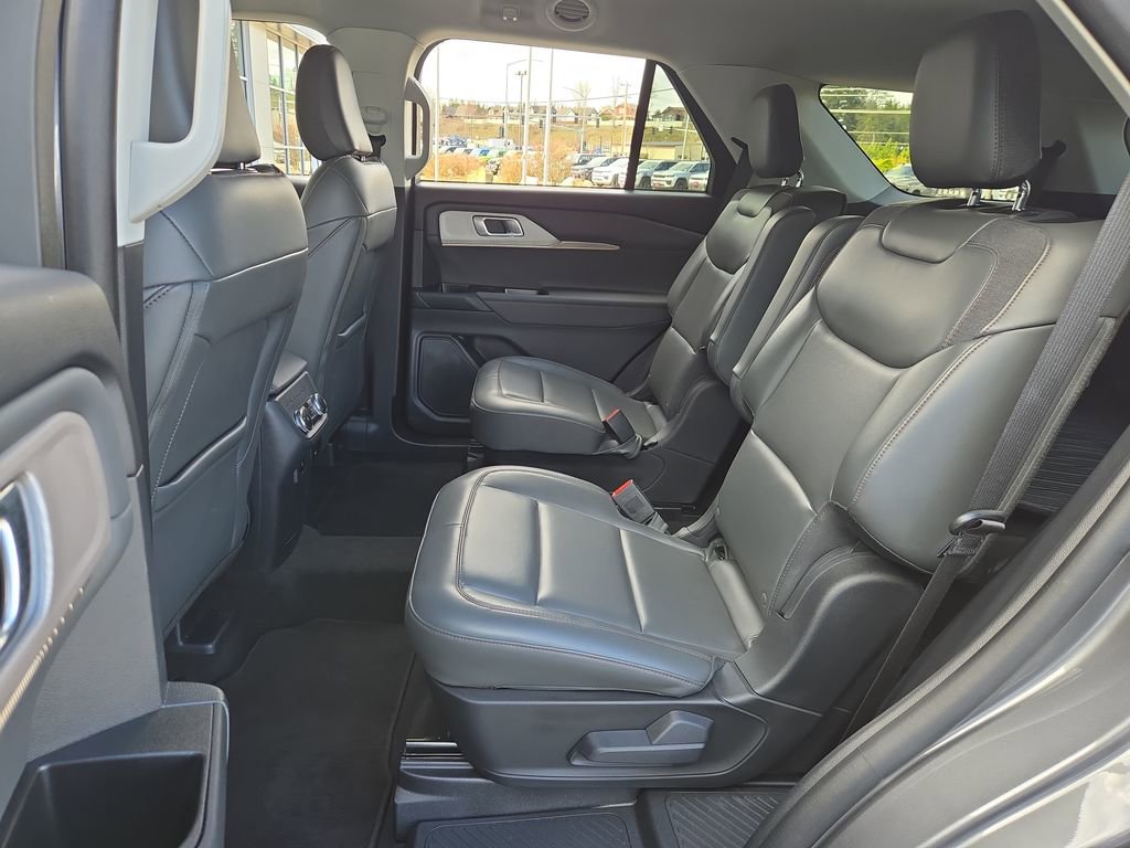 Used 2025 Ford Explorer Active w/ Active Comfort Package AWD/4WD image 15