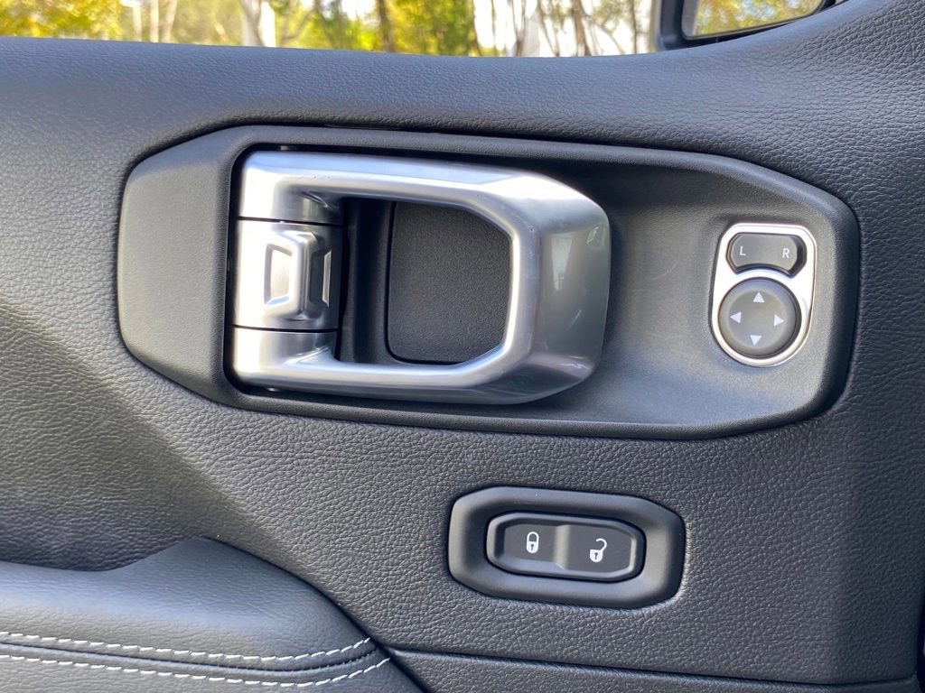 Used 2022 Jeep Gladiator Overland image 34