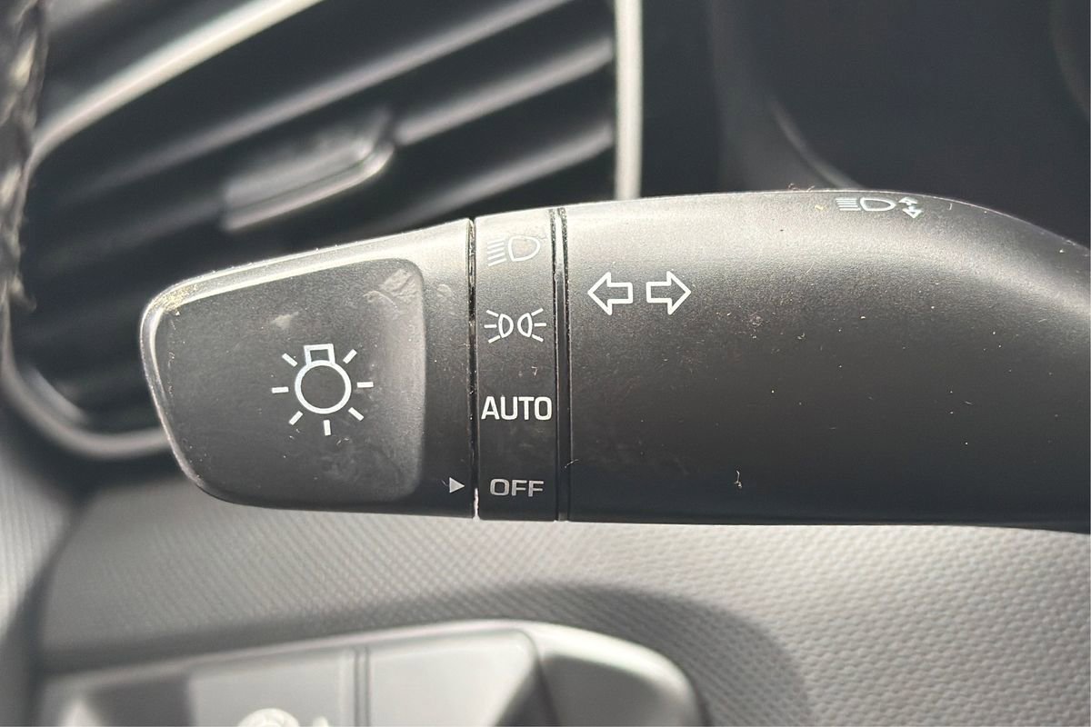 Used 2020 Hyundai Veloster Turbo R-Spec image 17