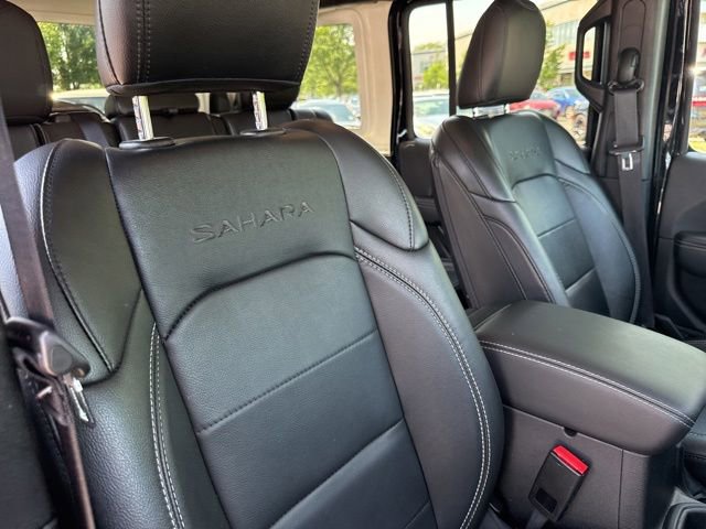 Used 2023 Jeep Wrangler Unlimited Sahara AWD/4WD image 25