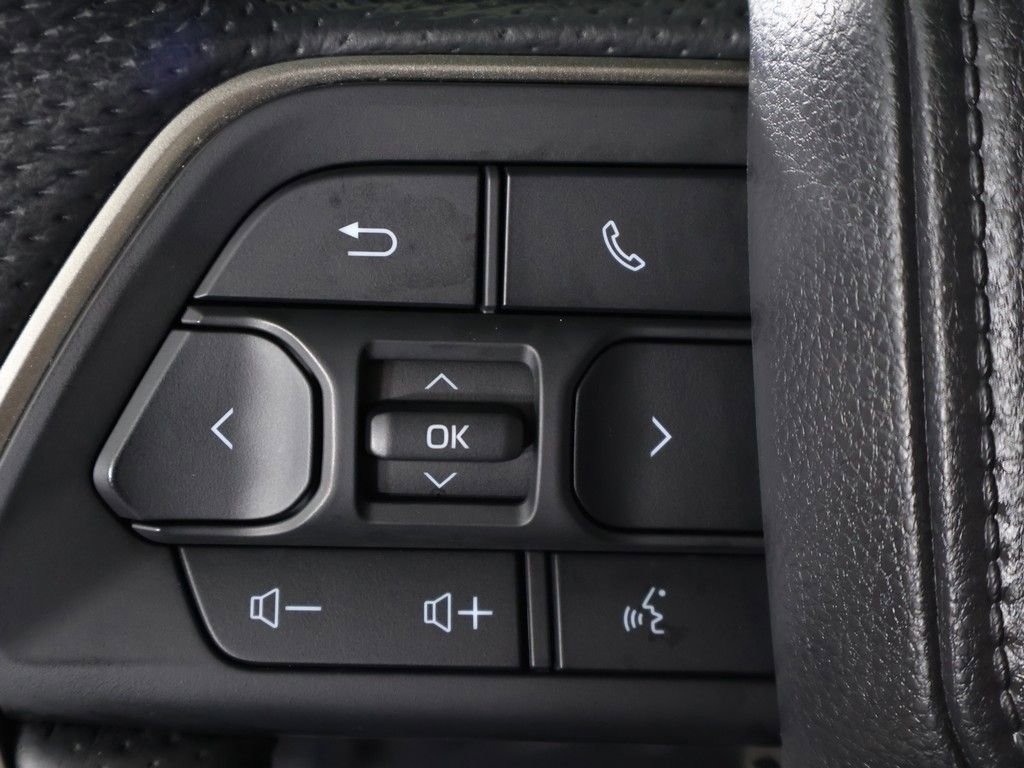 Used 2025 Toyota Tundra Limited AWD/4WD image 45