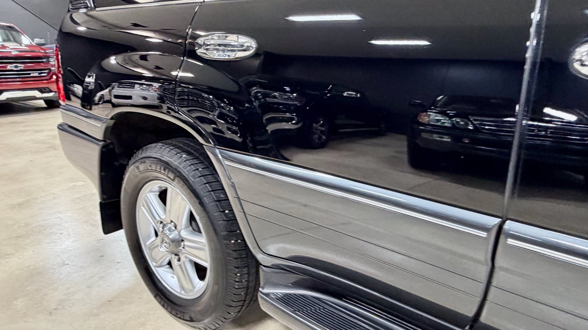 Used 2007 Lexus LX 470 4WD w/ Limited Edition image 25