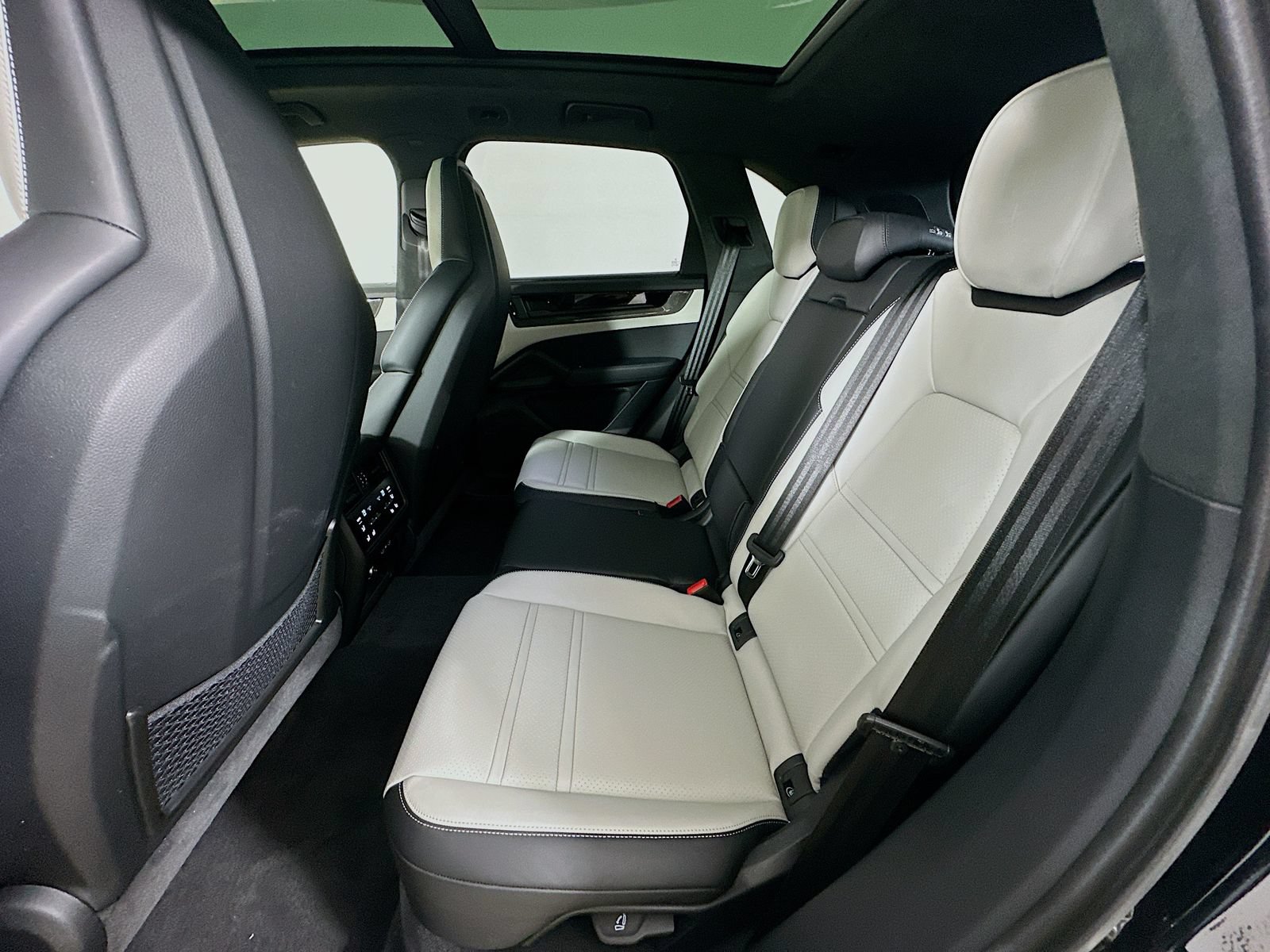 New 2026 Porsche Cayenne GTS AWD/4WD image 37