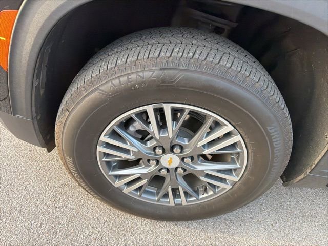 Used 2024 Chevrolet Traverse LT w/ Trailering Package image 11