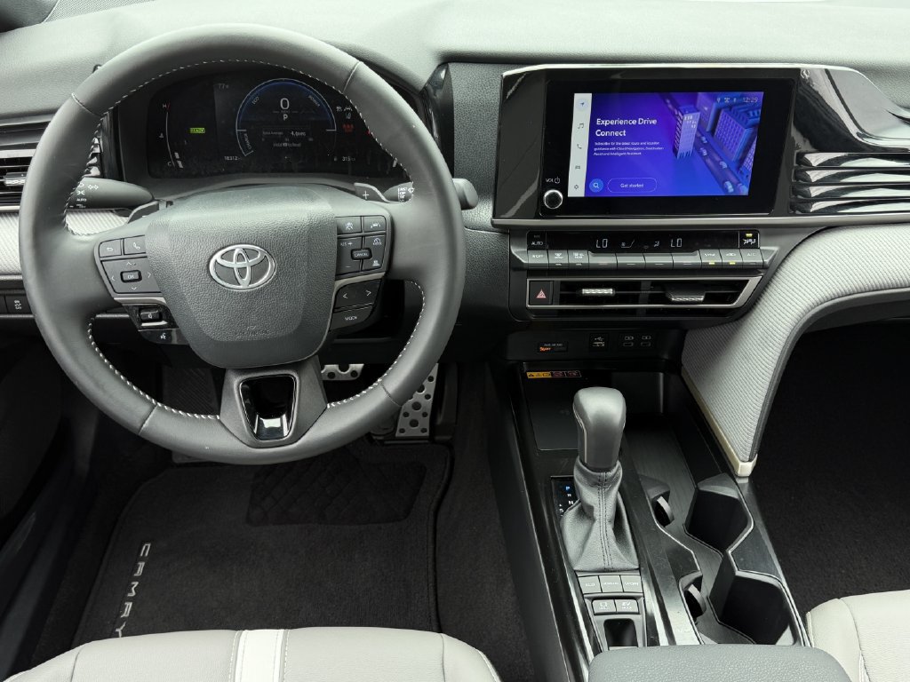 Used 2025 Toyota Camry SE FWD image 13