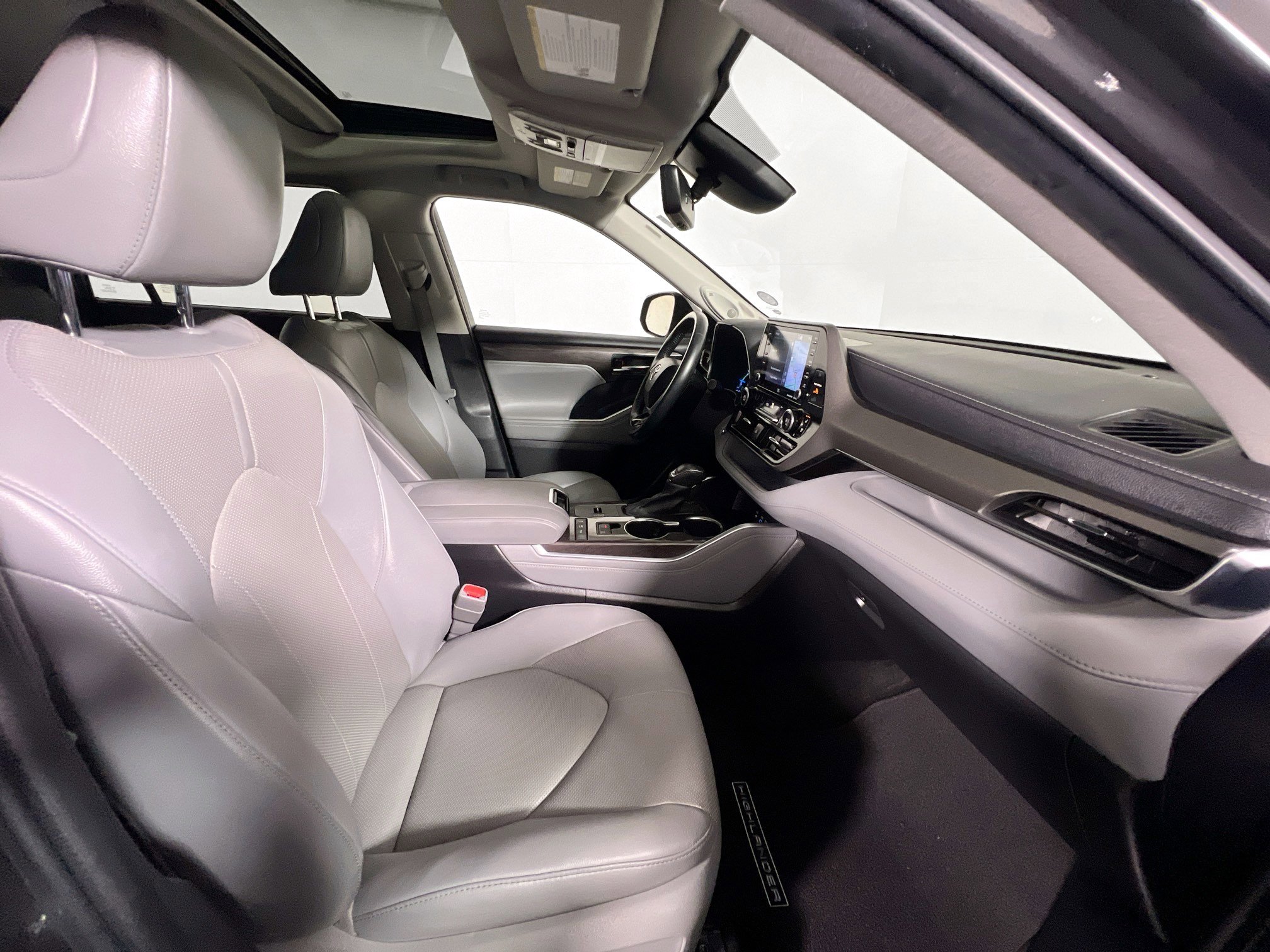 Used 2022 Toyota Highlander Limited image 31