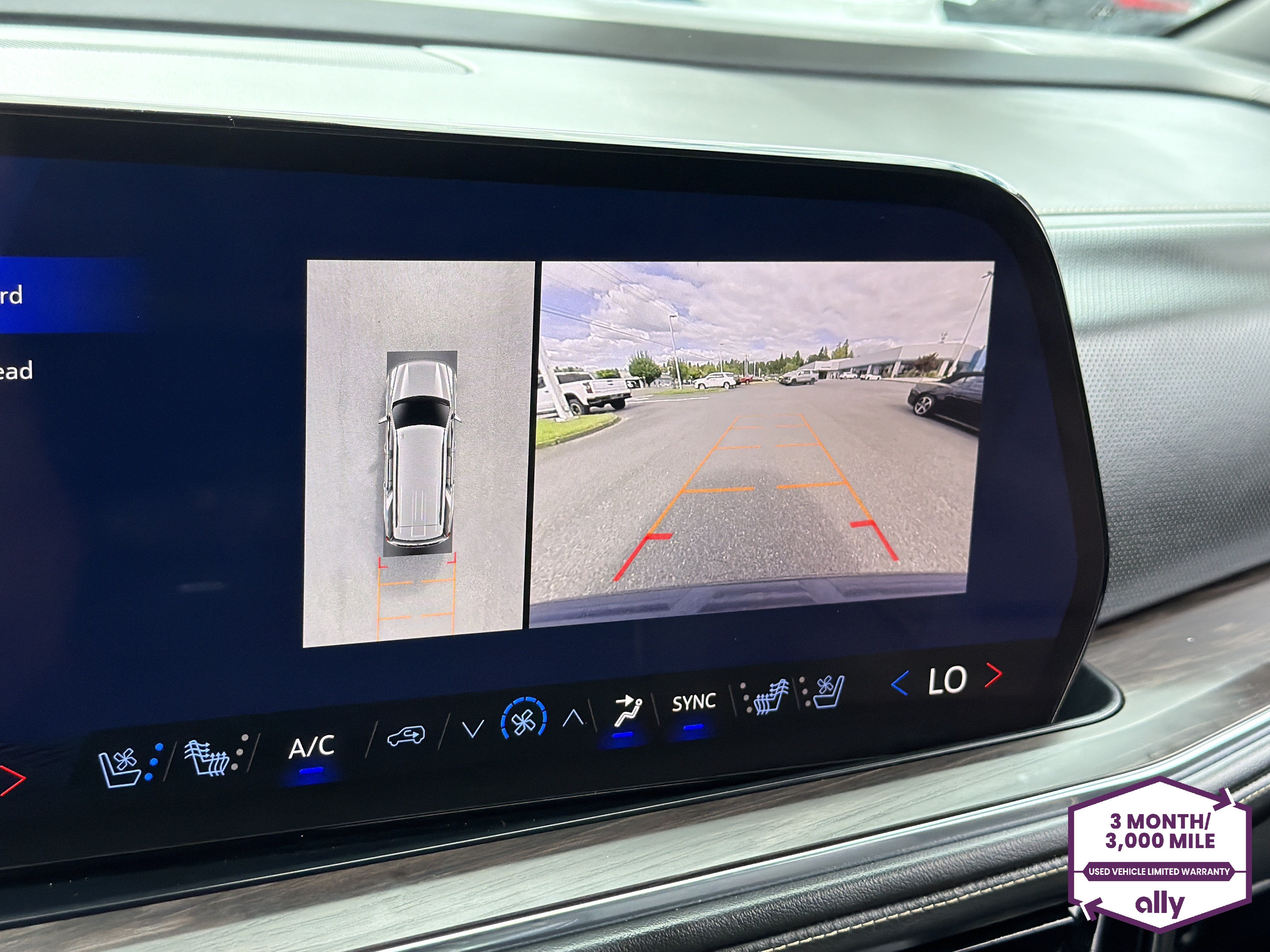 Used 2025 Chevrolet Tahoe Premier AWD/4WD image 22