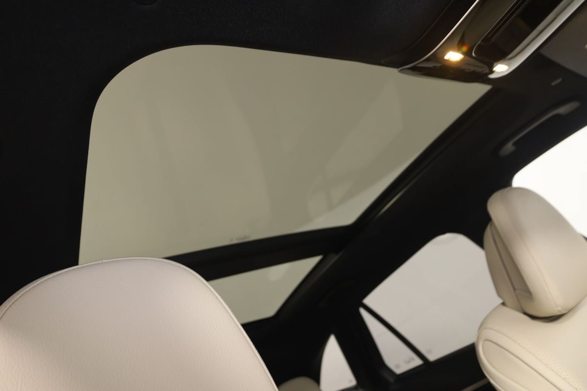Used 2023 Mercedes-Benz GLC 300 4MATIC w/ Pinnacle Trim Package image 12