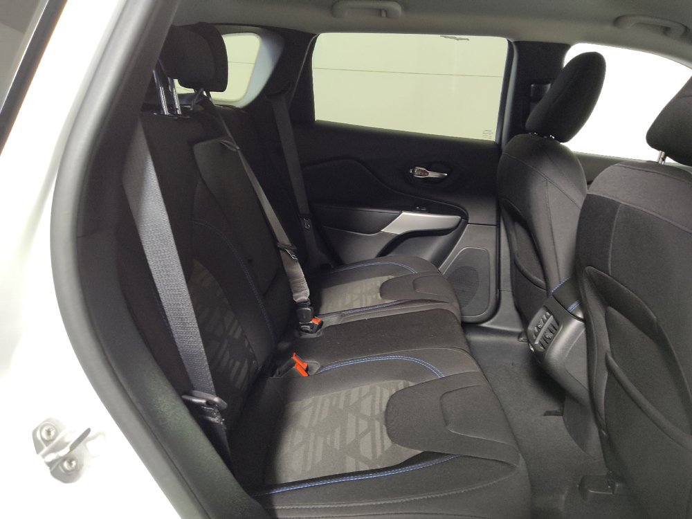 Used 2020 Jeep Cherokee Latitude AWD/4WD image 19