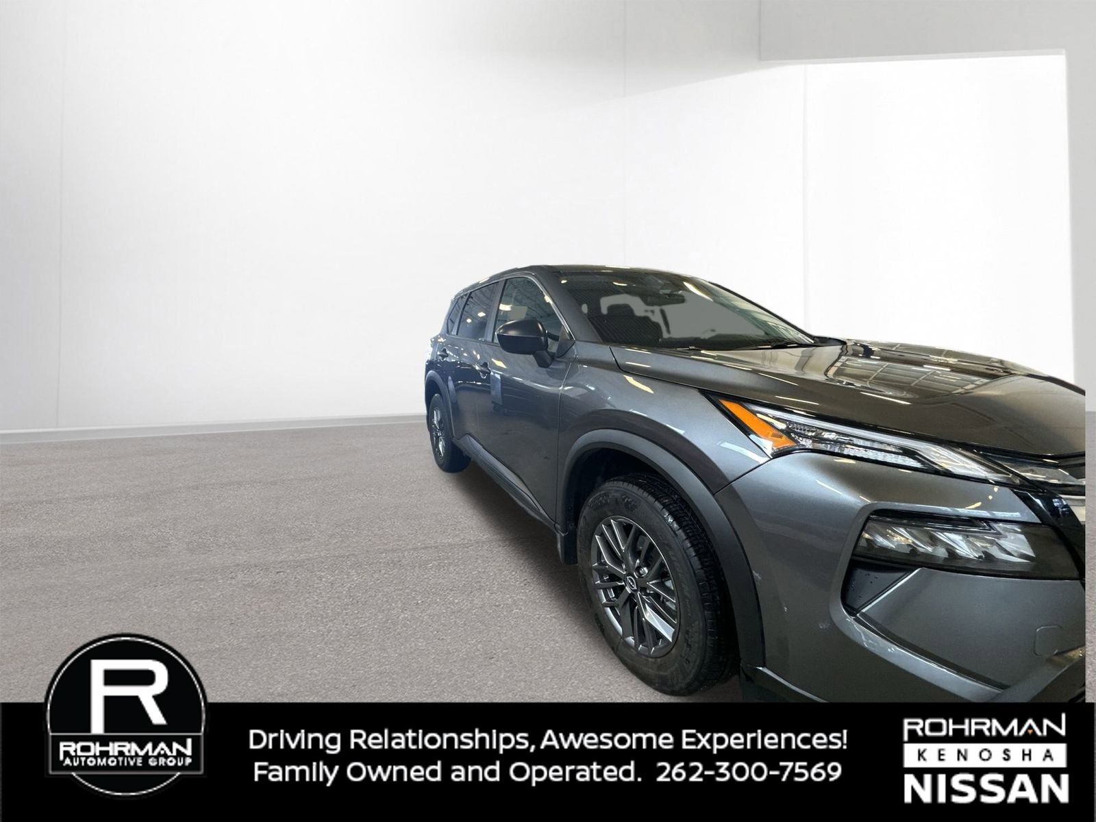 Used 2025 Nissan Rogue S image 3