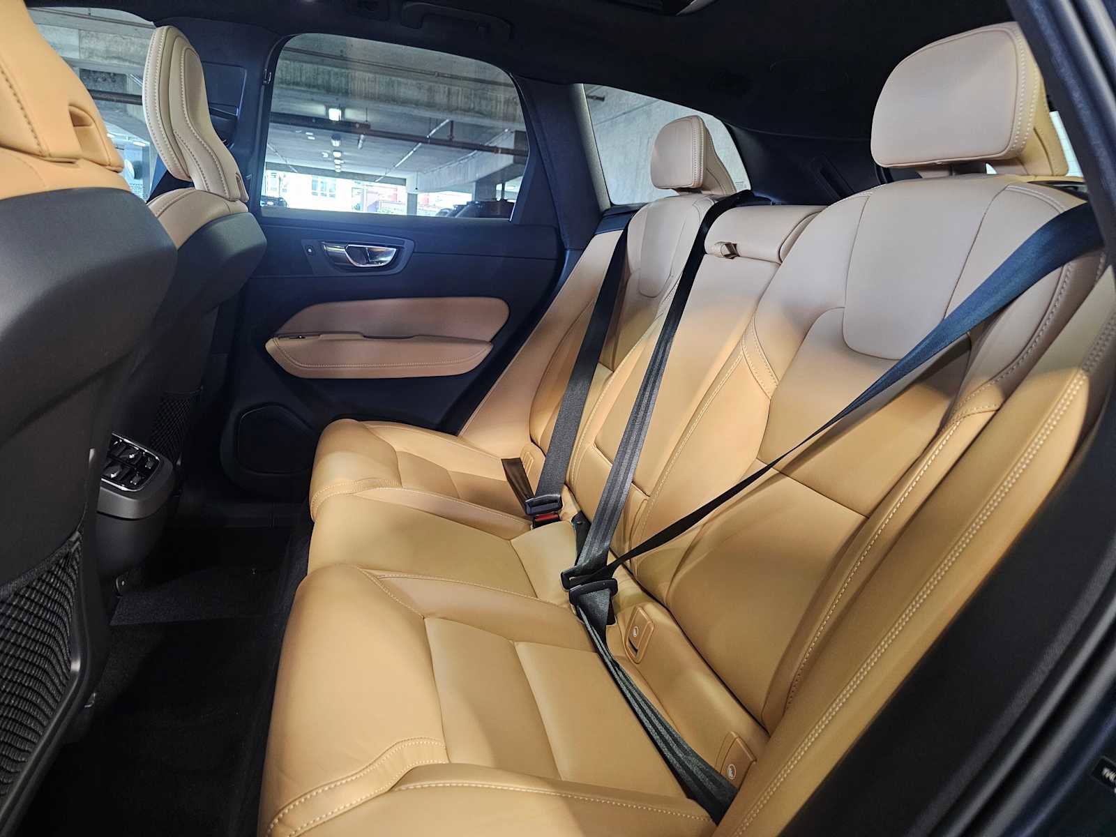 Used 2022 Volvo XC60 B5 Inscription w/ Advanced Package AWD/4WD image 31