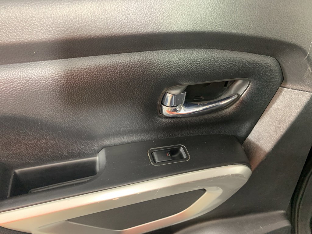 Used 2017 Nissan Titan SV image 31