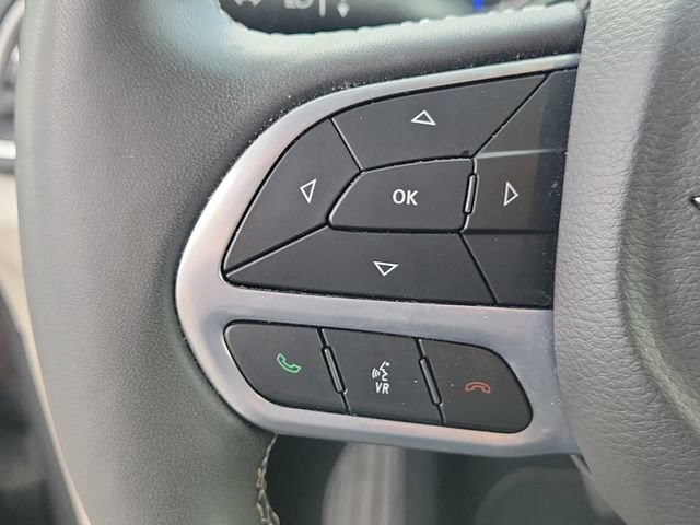 Used 2023 Chrysler Pacifica Touring-L FWD image 25