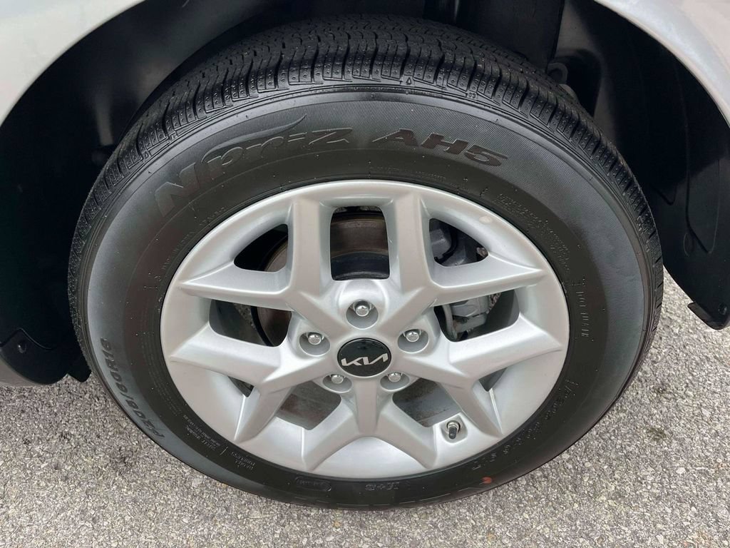 Used 2025 Kia Soul LX w/ LX Technology Package FWD image 33