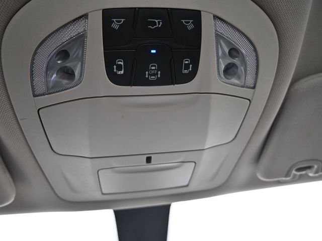 Used 2022 Chrysler Voyager LX image 43