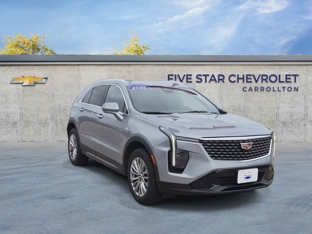 Used 2025 Cadillac XT4 Premium Luxury FWD image 2