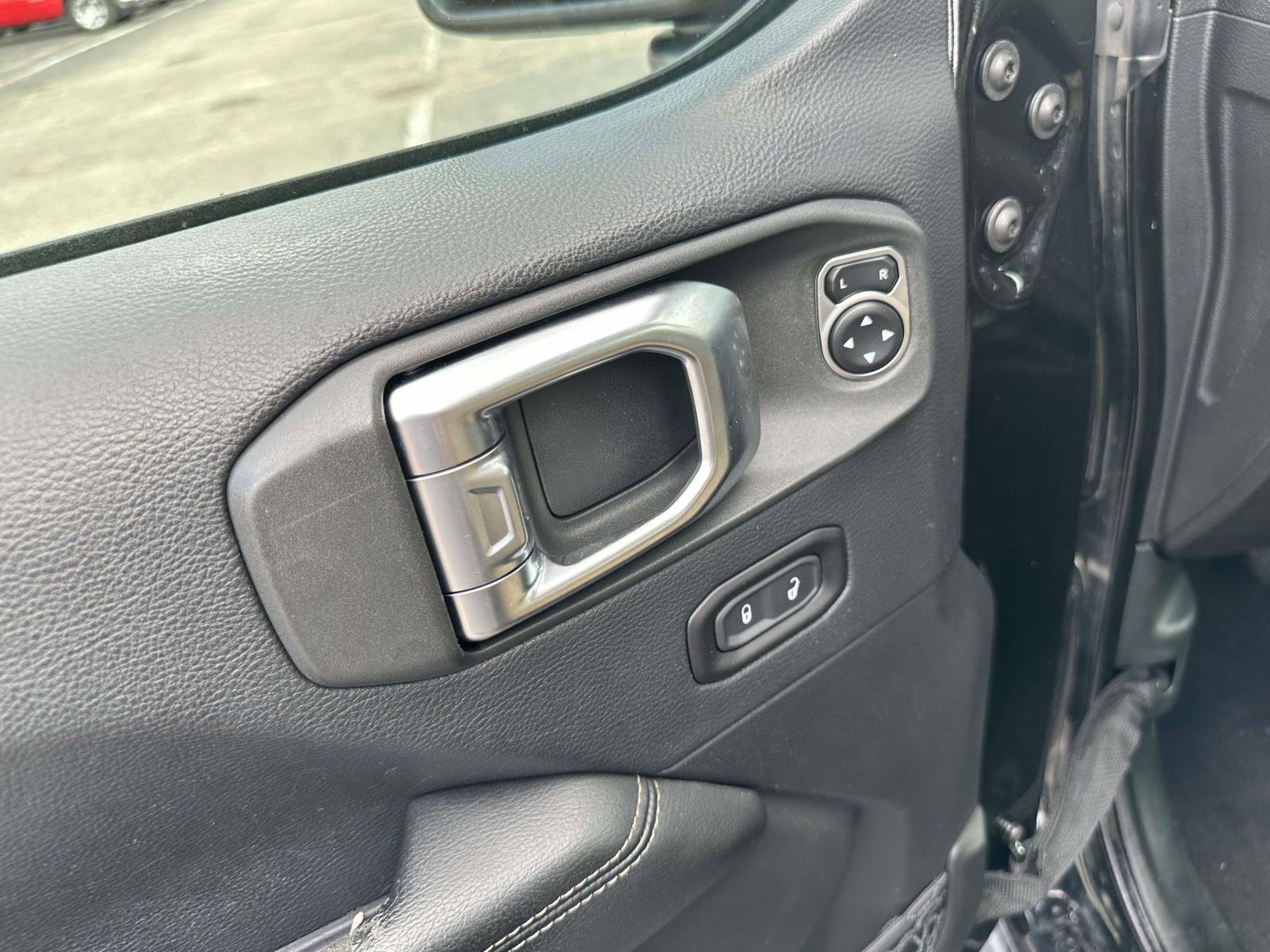 Used 2018 Jeep Wrangler Unlimited Sahara image 19