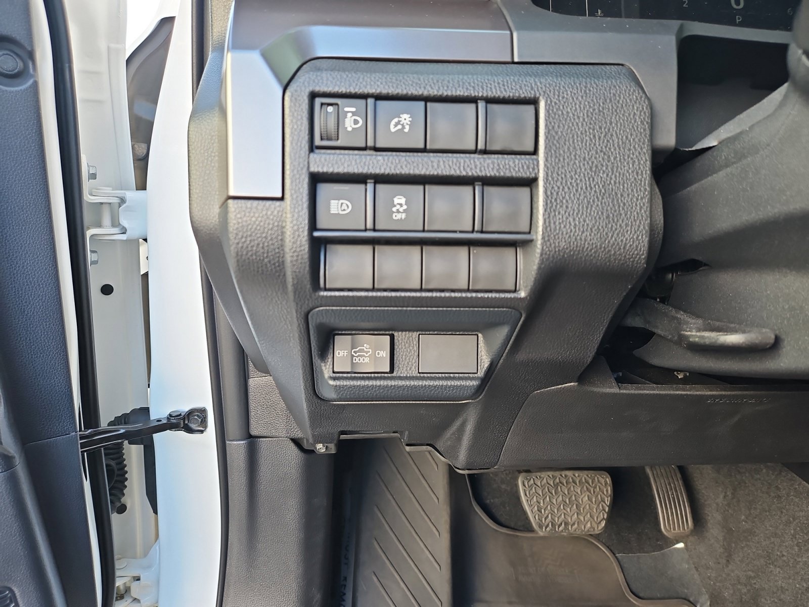 Used 2025 Toyota Tacoma SR5 w/ SR5 Upgrade Package RWD image 25