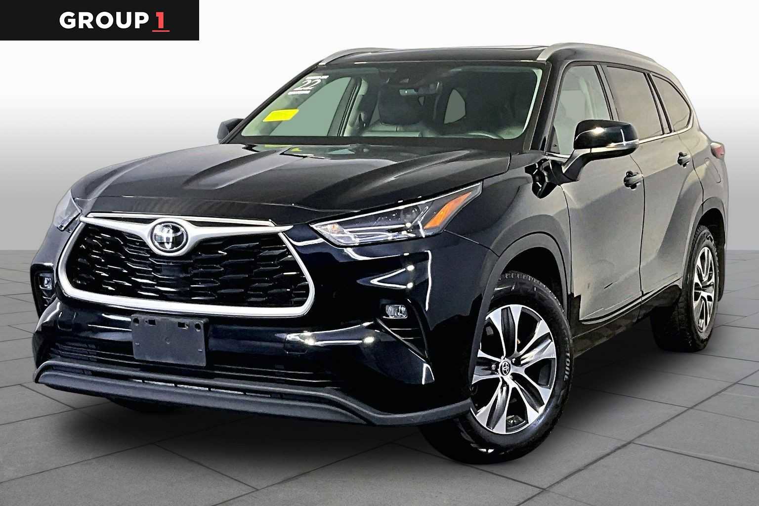 Used 2022 Toyota Highlander XLE AWD/4WD image 1