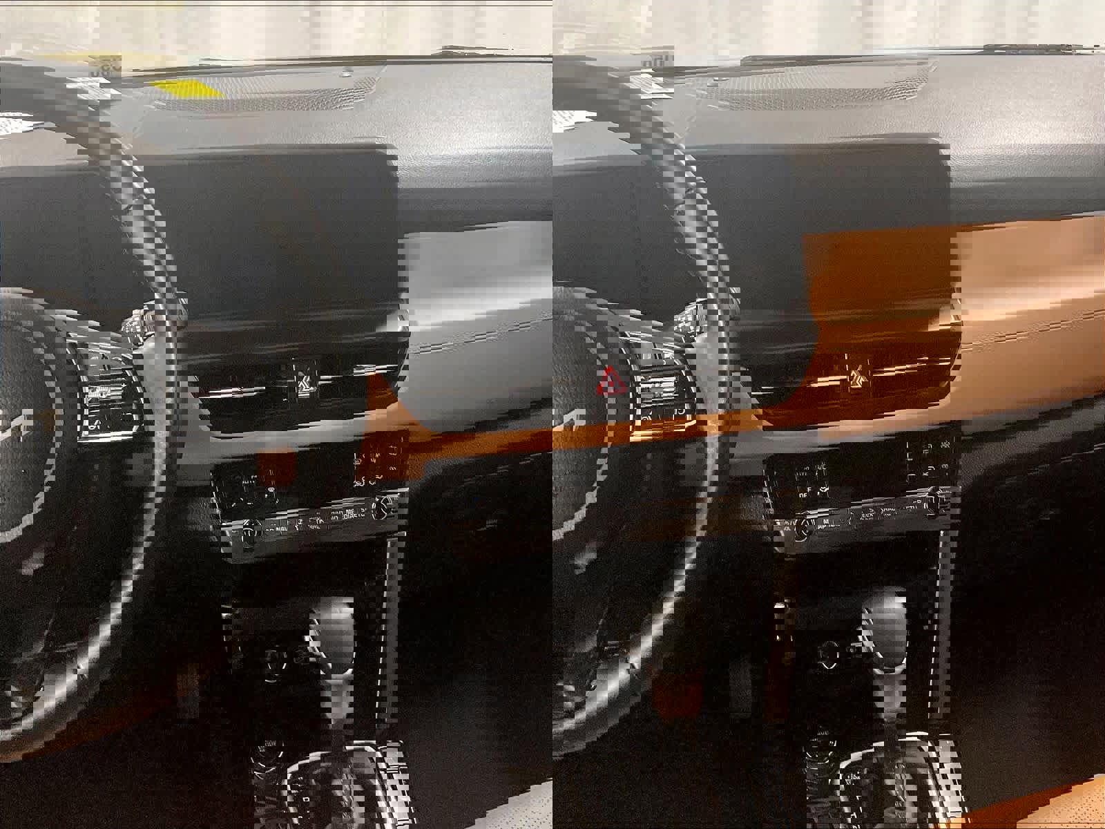 Used 2025 Kia Seltos EX w/ EX Sunroof Package image 18