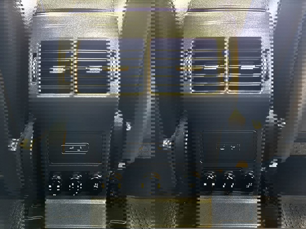 Used 2019 Jaguar F-PACE S image 46