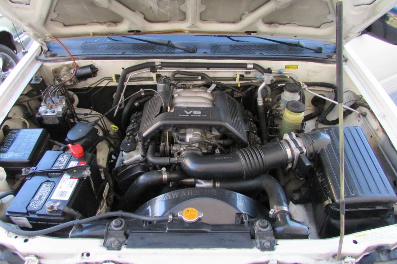Used 1999 Isuzu Rodeo LS image 16
