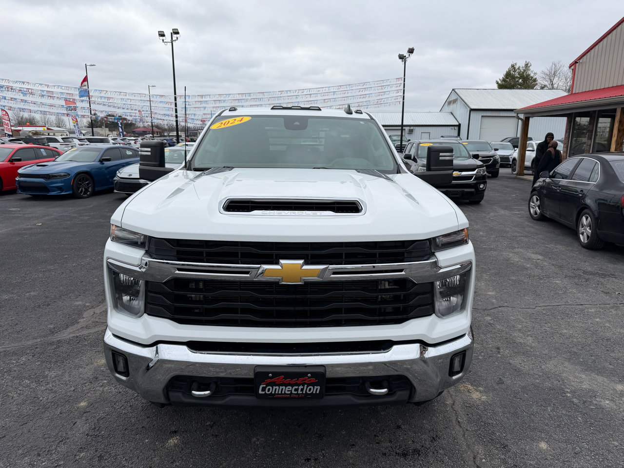 Used 2024 Chevrolet Silverado 3500 LT w/ Convenience Package image 9