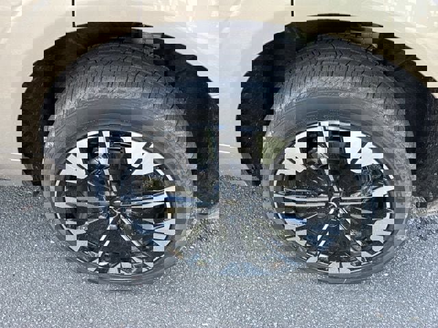 New 2026 Volvo XC60 B5 Plus w/ Protection Package Premier AWD/4WD image 13