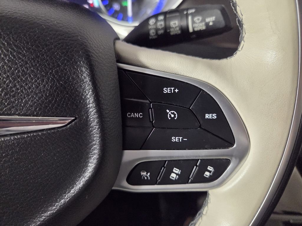 Certified 2018 Chrysler Pacifica Limited w/ Advanced Safetytec Group image 18