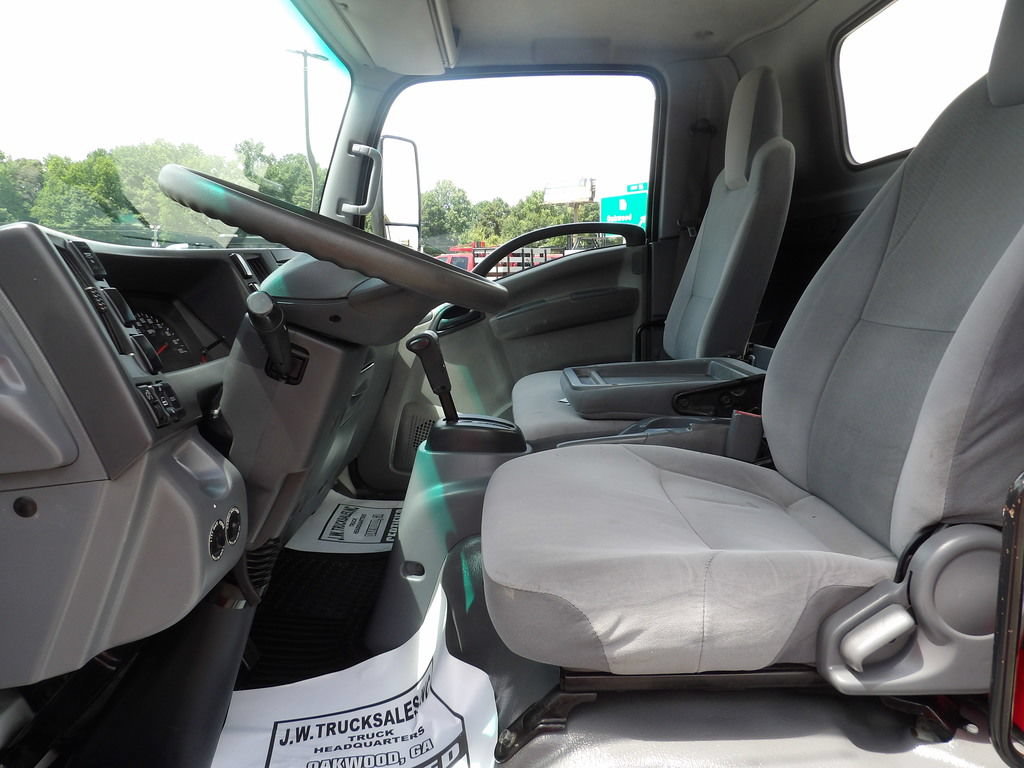 Used 2019 Isuzu NPR RWD image 17