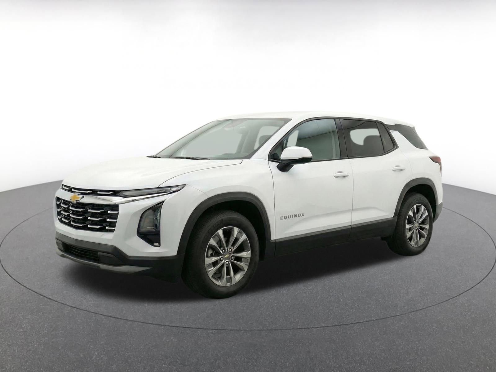 Used 2025 Chevrolet Equinox LT FWD image 2