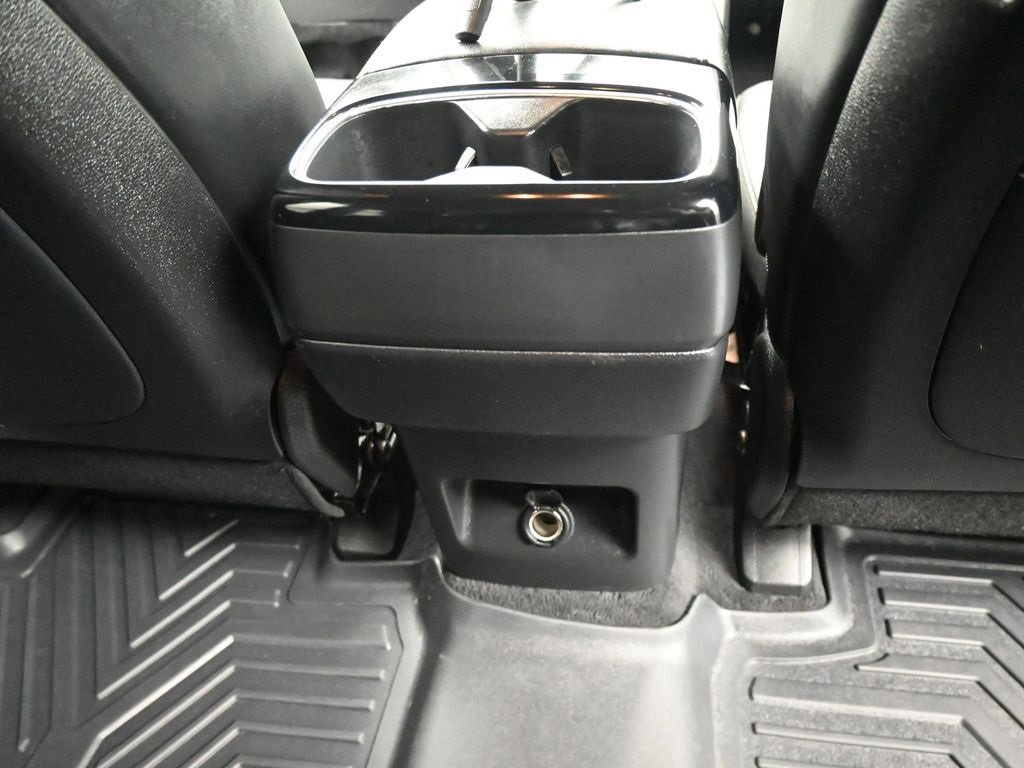 Used 2023 Kia Telluride LX image 2