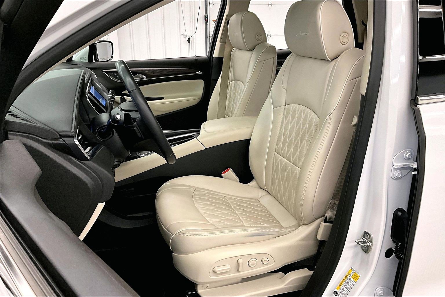 Used 2023 Buick Enclave Avenir w/ Avenir Technology Package FWD image 24
