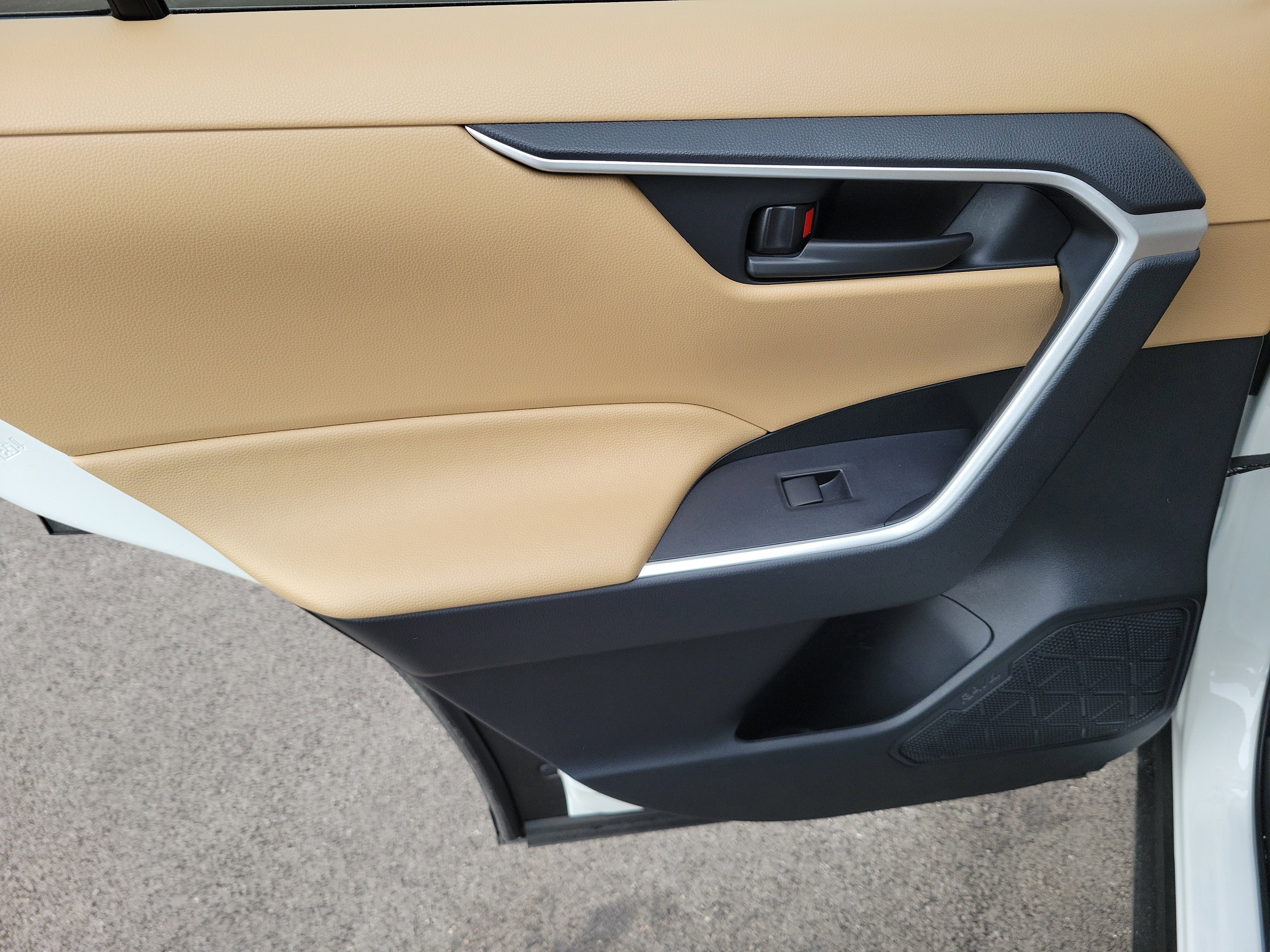 Used 2023 Toyota RAV4 LE image 9