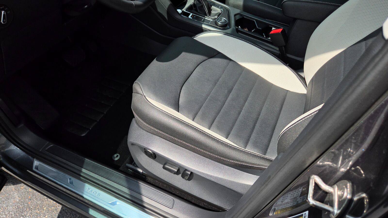 Certified 2025 Volkswagen Taos SEL AWD/4WD image 21
